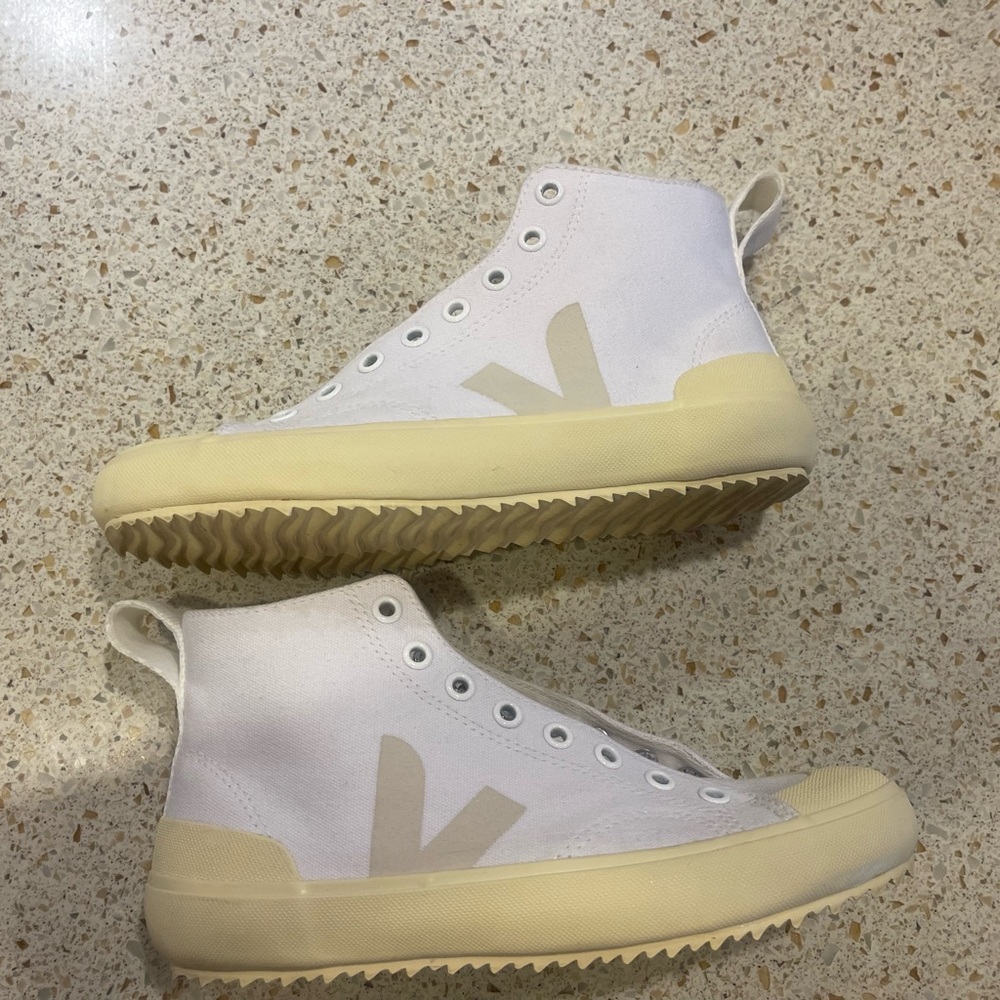 Veja Nova HT Canvas Sneakers